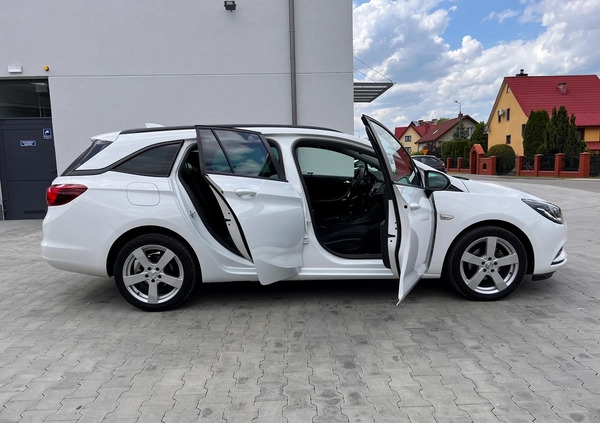 Opel Astra cena 39900 przebieg: 179000, rok produkcji 2017 z Sława małe 781